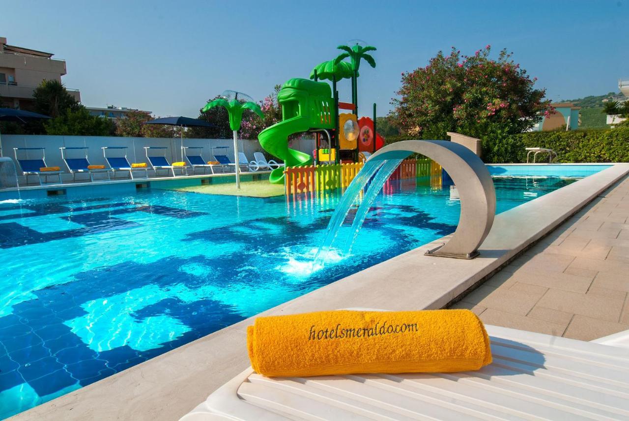 Hotel Smeraldo Giulianova Exteriör bild