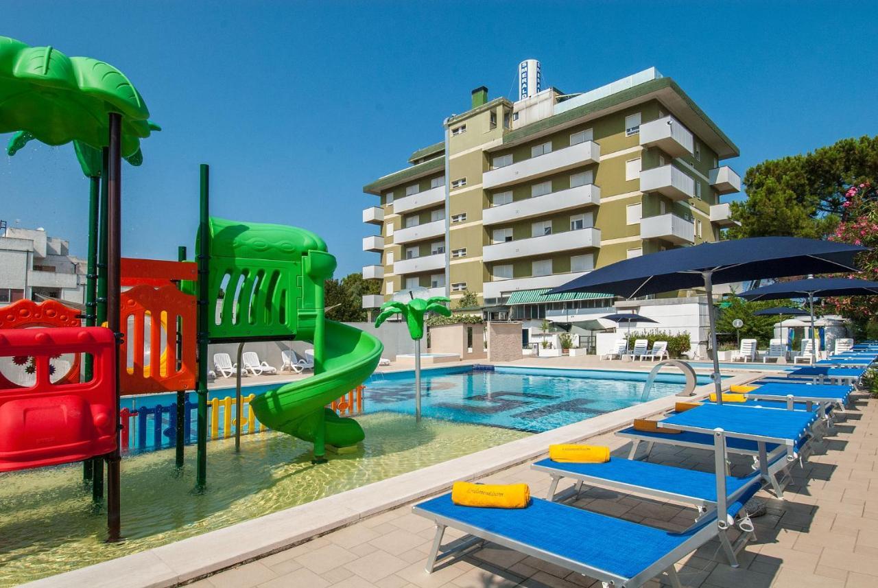 Hotel Smeraldo Giulianova Exteriör bild