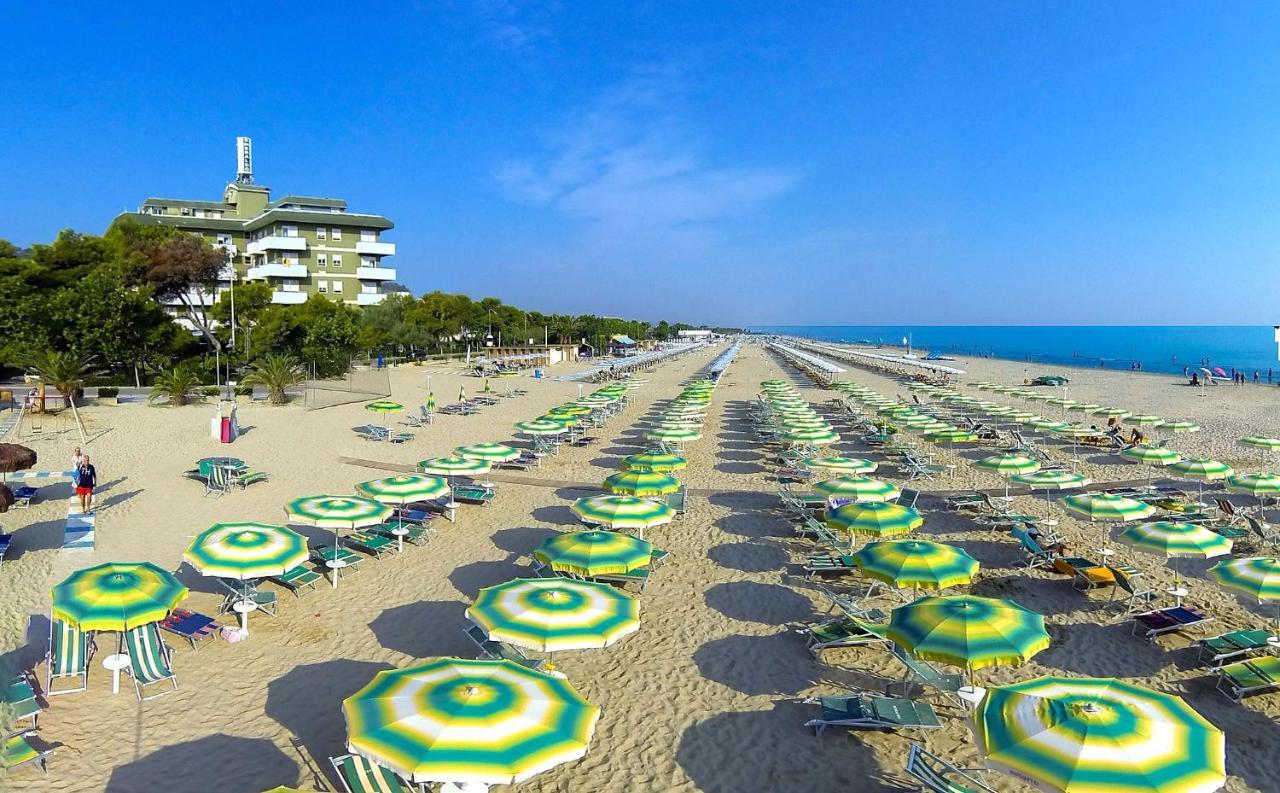Hotel Smeraldo Giulianova Exteriör bild