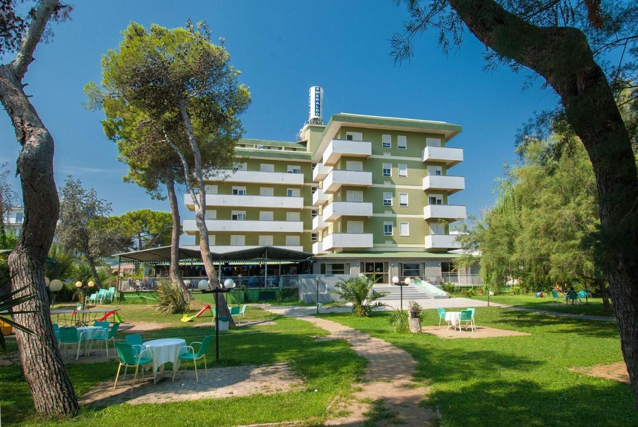 Hotel Smeraldo Giulianova Exteriör bild