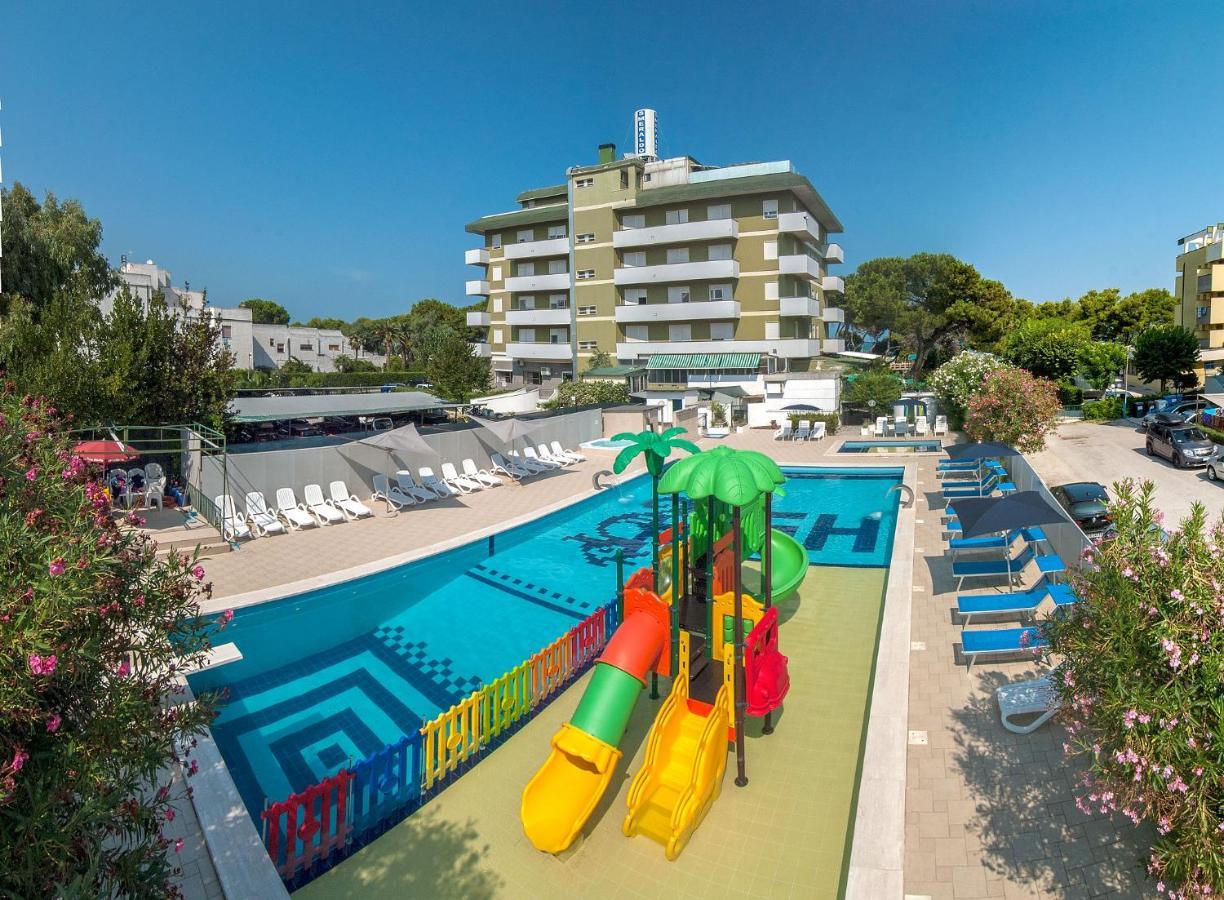 Hotel Smeraldo Giulianova Exteriör bild