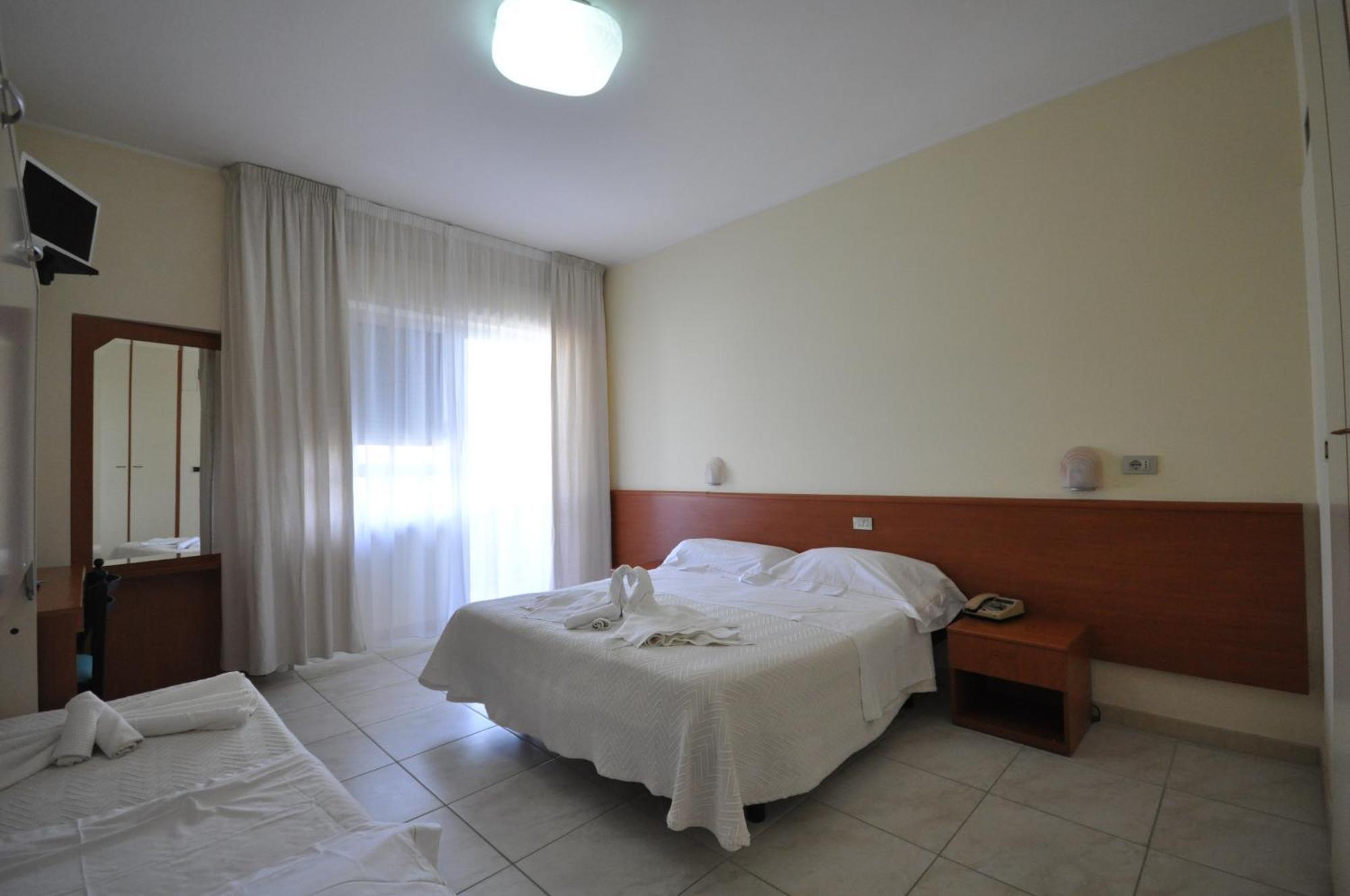 Hotel Smeraldo Giulianova Exteriör bild