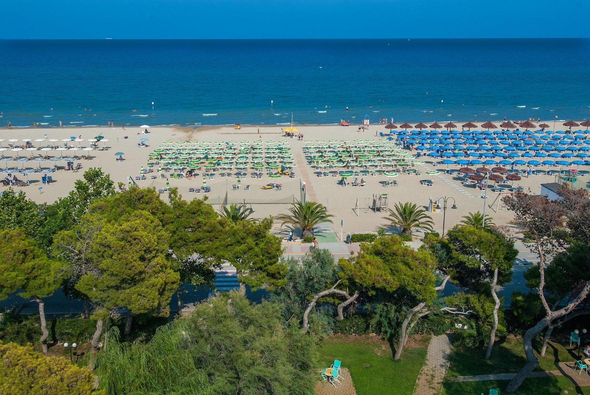 Hotel Smeraldo Giulianova Exteriör bild