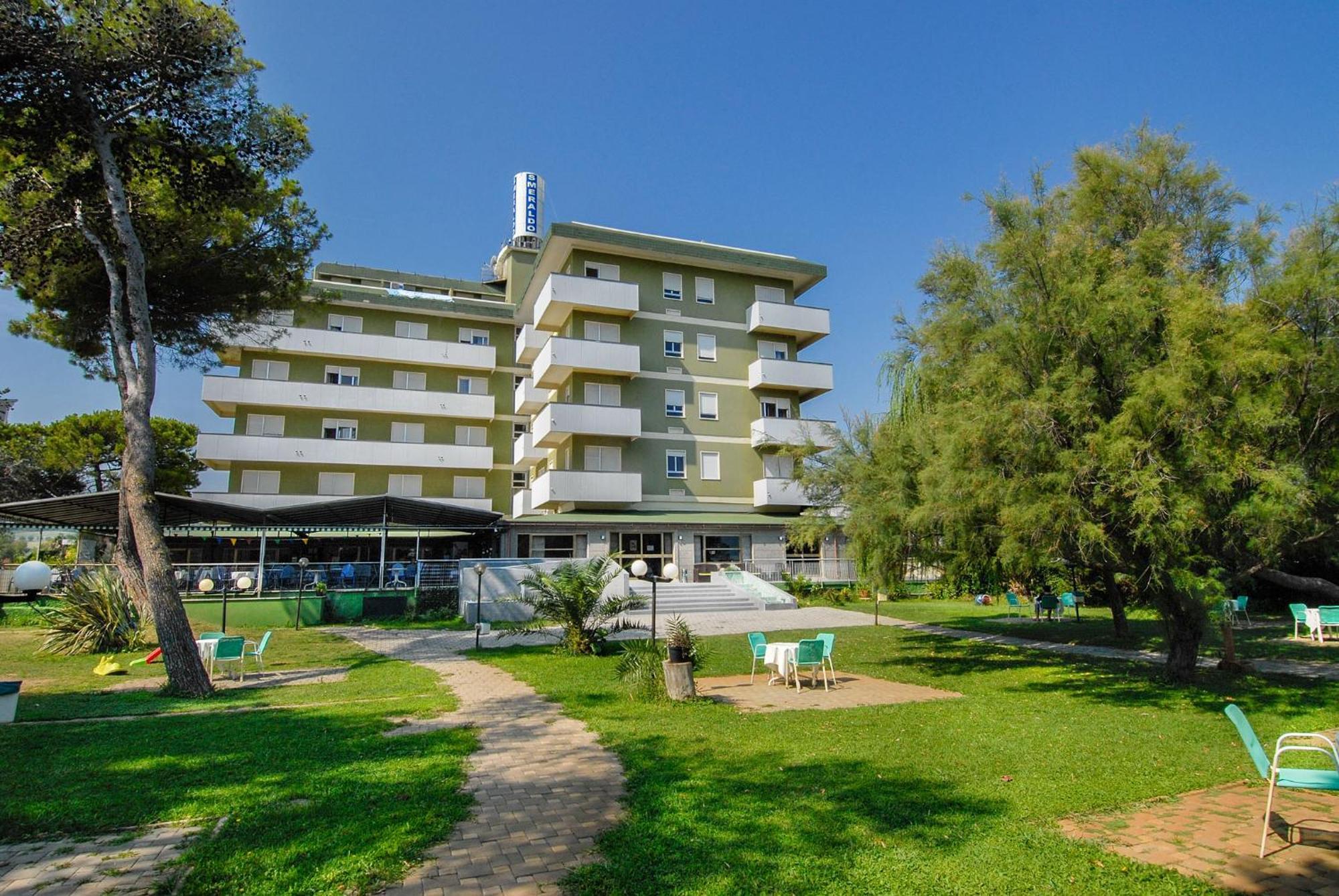 Hotel Smeraldo Giulianova Exteriör bild