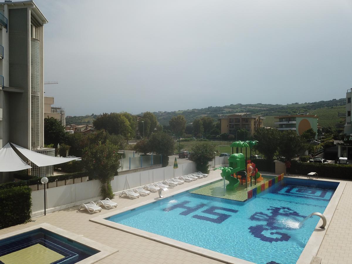 Hotel Smeraldo Giulianova Exteriör bild