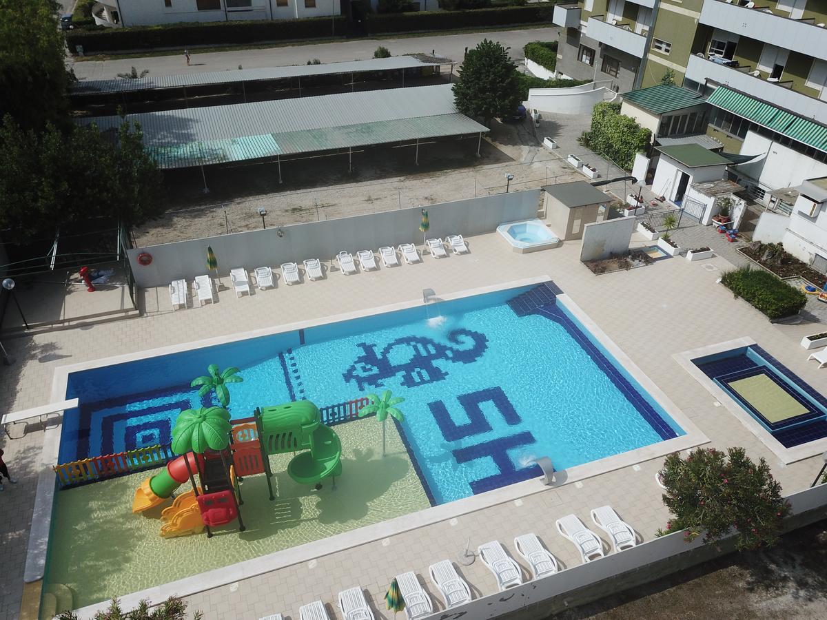 Hotel Smeraldo Giulianova Exteriör bild